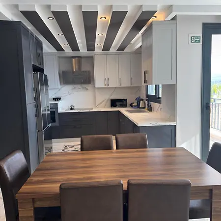 Isitmali Havuzlu Lueks Apartament Kusadası