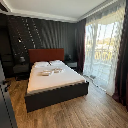 Isitmali Havuzlu Lueks * Kuşadası