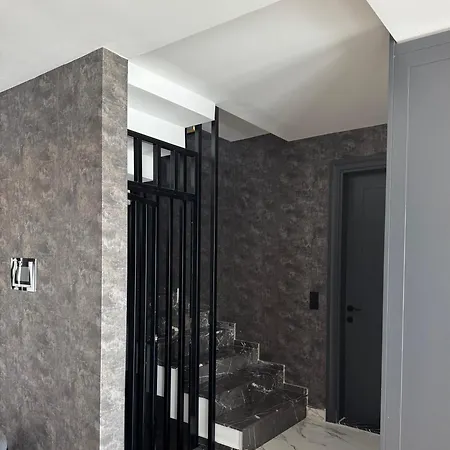 Isitmali Havuzlu Lueks Daire Kuşadası